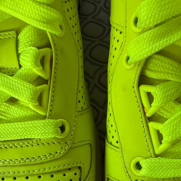 Gucci Bright Neon Yellow Sneakers - Picture 13 of 14